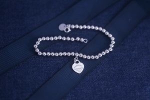 Buy Unisex S925 Sterling Silver Love Bracelet Beads Heart Pendant Customized online manufacture