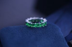 Buen precio Esmeralda Plata Esterlina Joyería a medida Anillos de diamantes cuadrados en línea
