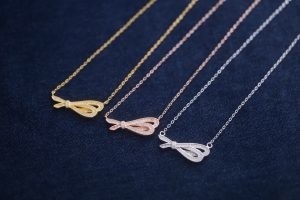 Buen precio OEM CZ 925 Collar de plata esterlina Mini encantos de zircón en línea