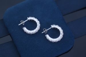 Buen precio Valentines 925 Sterling Los aretes de diamantes 6 mm en línea