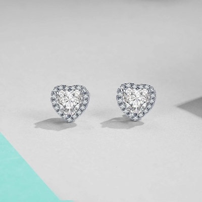 Buen precio Classic Heart Cut 0.5ct 2ct Moissanite Los aretes Joyería de Hip Hop en línea